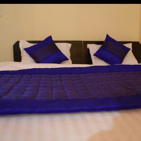 Hotel Dream Palace Нью-Дели Экстерьер фото